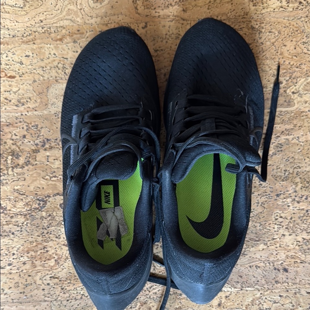 Nike Black Pegasus Athletic Shoes almost new